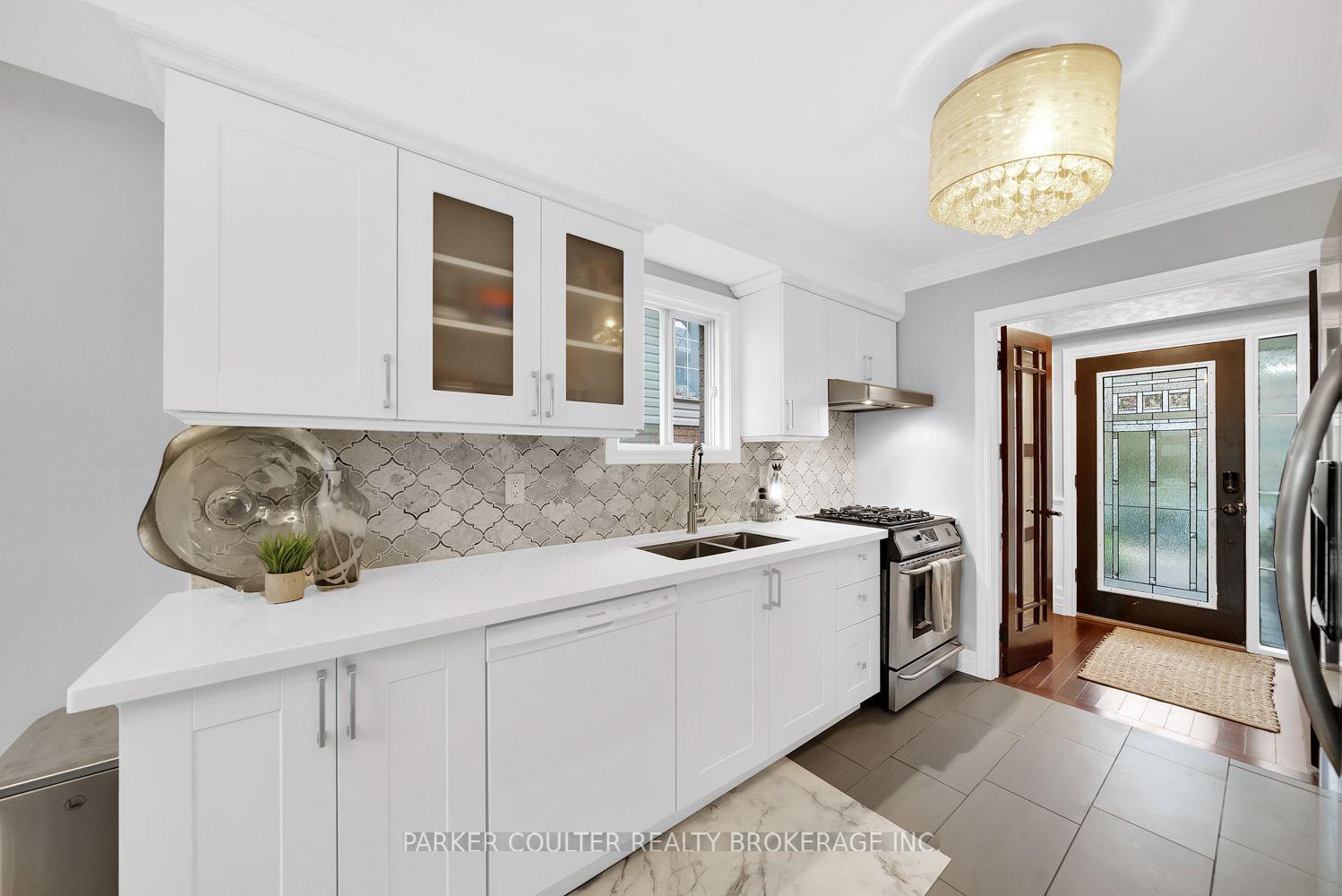 Photo 10 of 22 Athabaska Road, Barrie, Holly — HOMEH