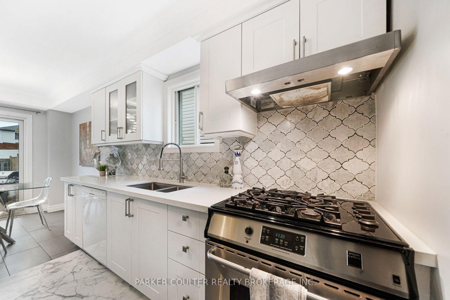 Photo 12 of 22 Athabaska Road, Barrie, Holly — HOMEH