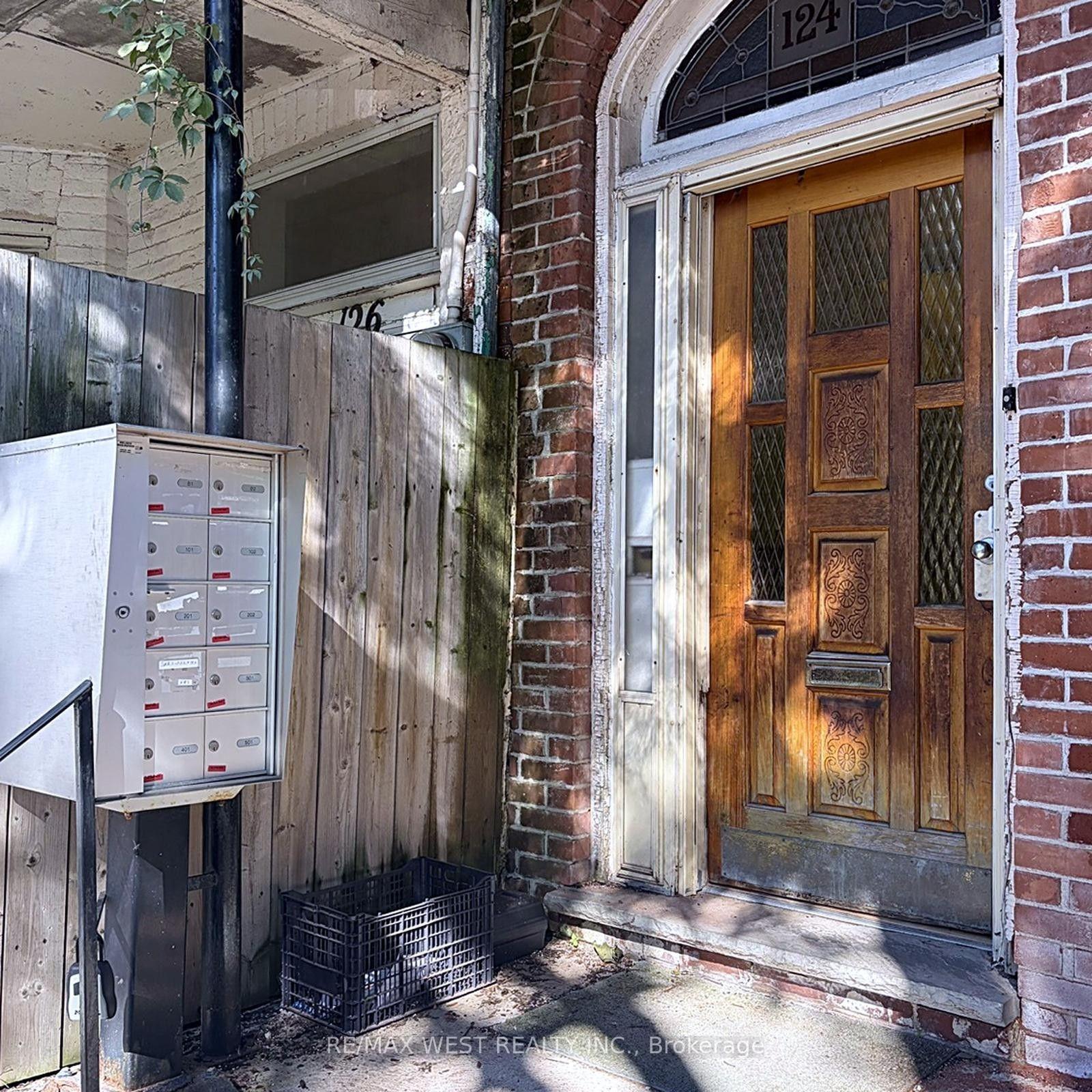 Photo 5 of 124 Baldwin Street, Toronto, Kensington-Chinatown — HOMEH