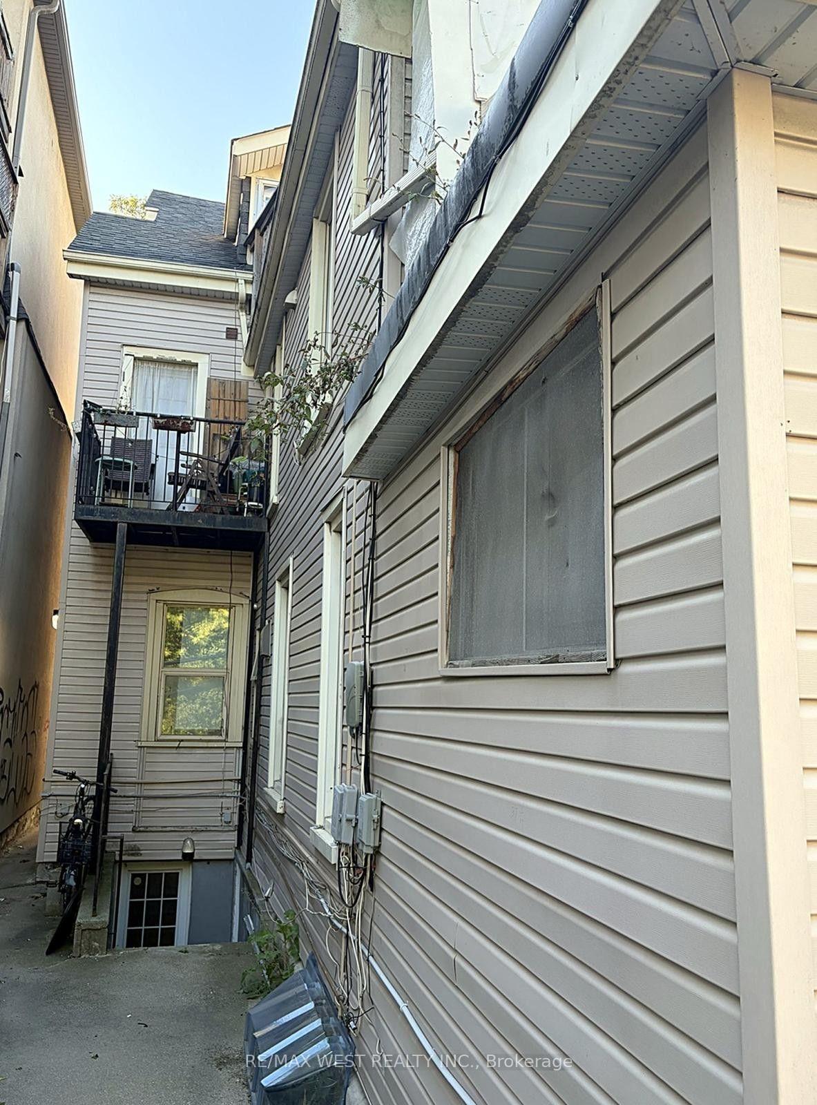 Photo 8 of 124 Baldwin Street, Toronto, Kensington-Chinatown — HOMEH