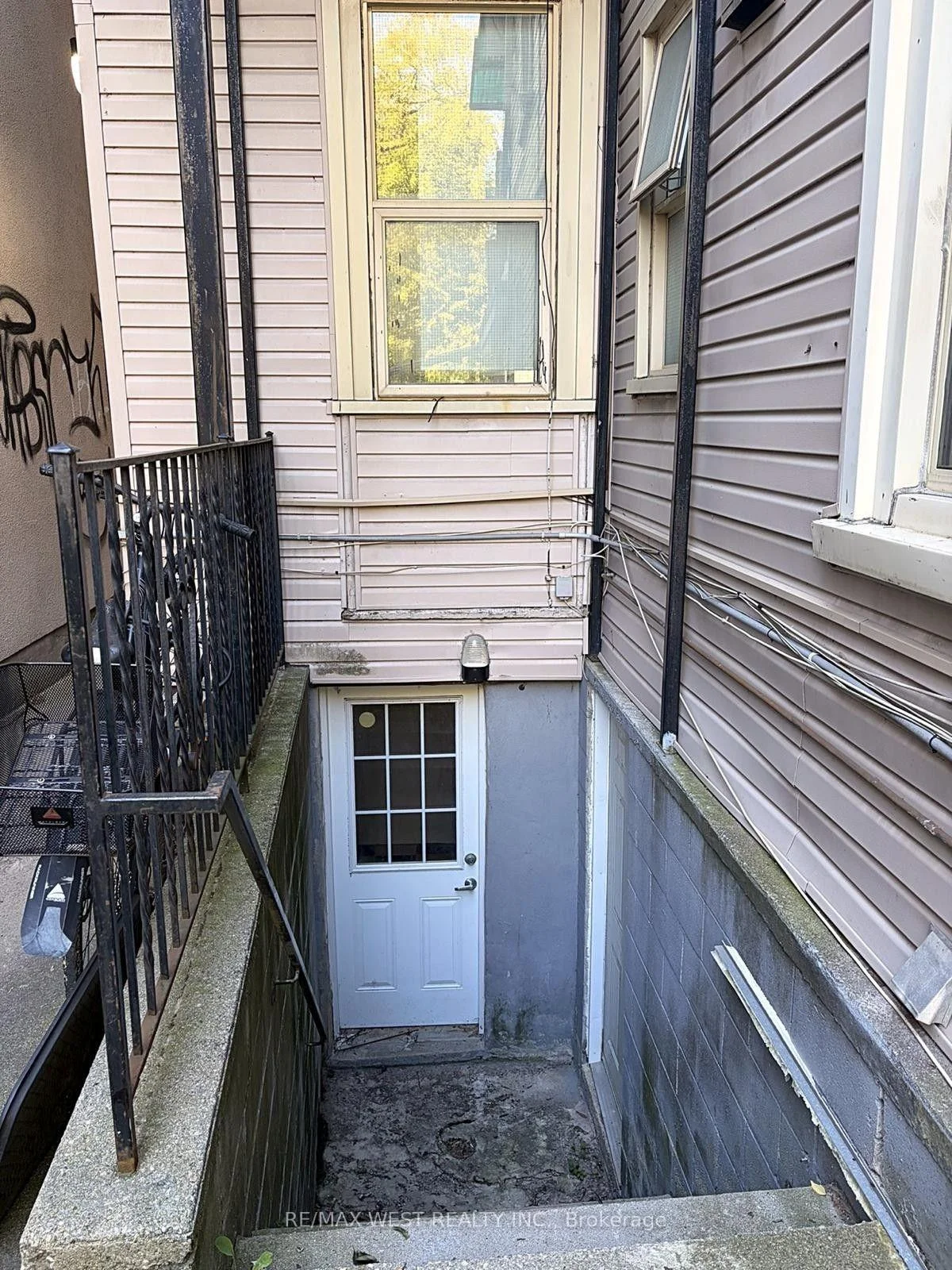Photo 7 of 124 Baldwin Street, Toronto, Kensington-Chinatown — HOMEH