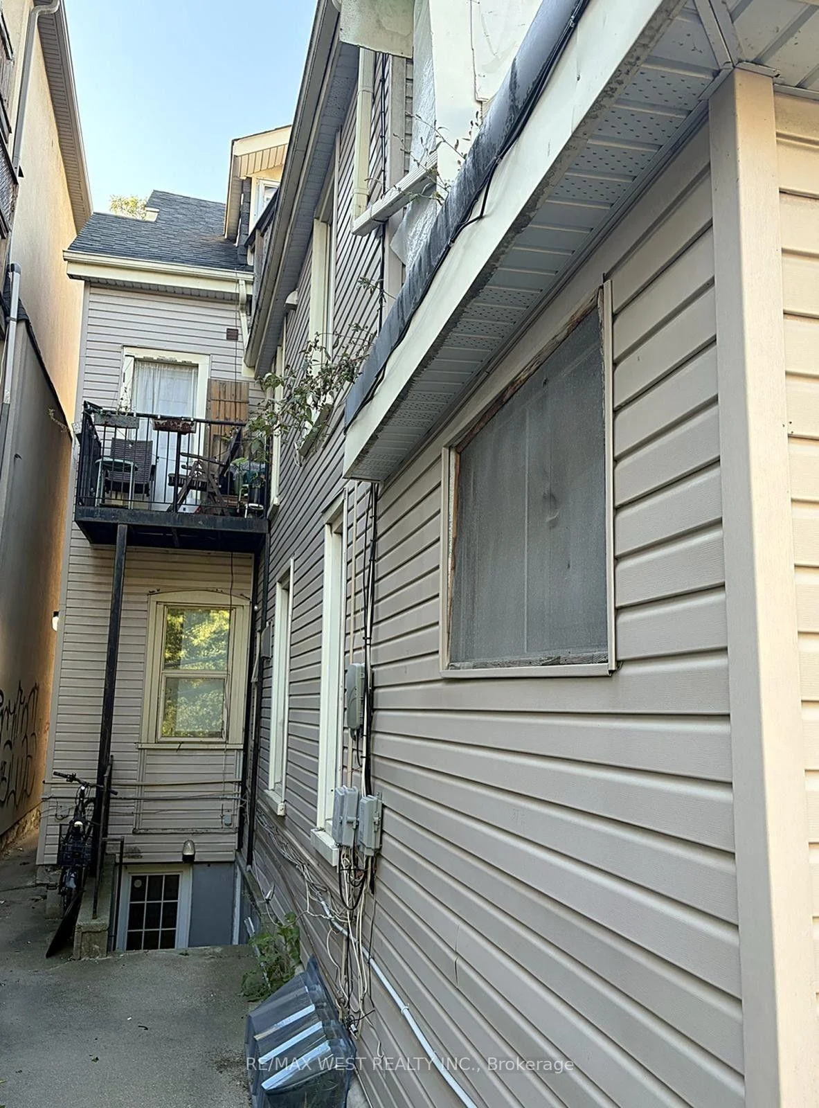 Photo 10 of 124 Baldwin Street, Toronto, Kensington-Chinatown — HOMEH