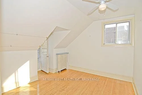 Photo 37 of 124 Baldwin Street, Toronto, Kensington-Chinatown — HOMEH