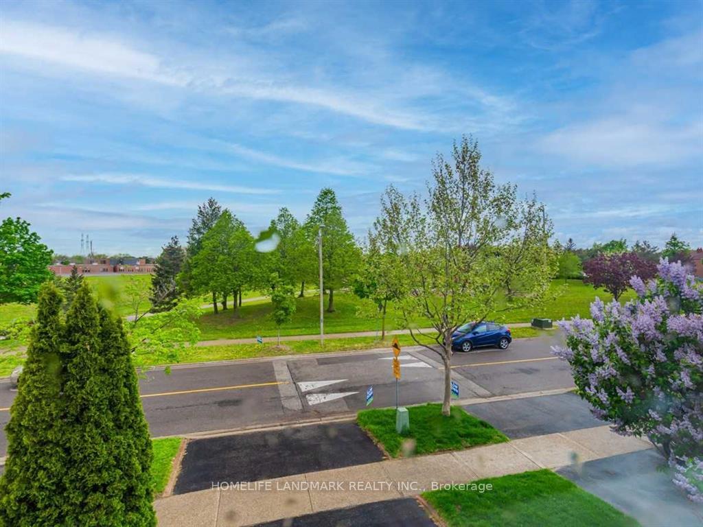 Photo 2 of 49 Chelwood Drive, Vaughan, Brownridge — HOMEH