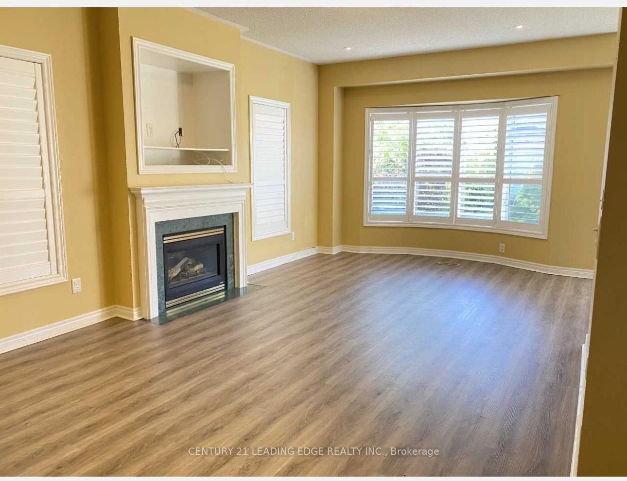 Photo 2 of 552 Melville Avenue, Vaughan, Maple — HOMEH
