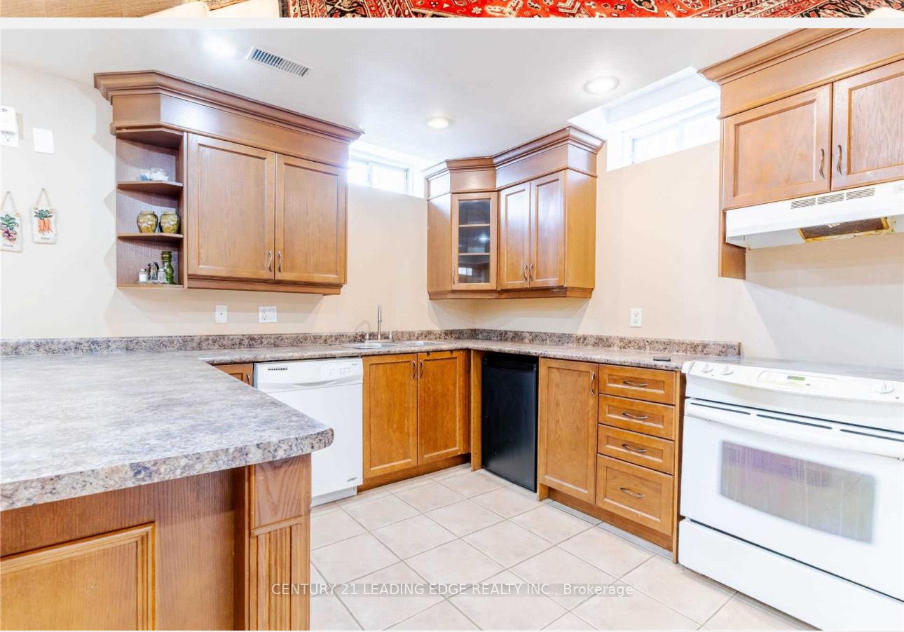 Photo 9 of 552 Melville Avenue, Vaughan, Maple — HOMEH