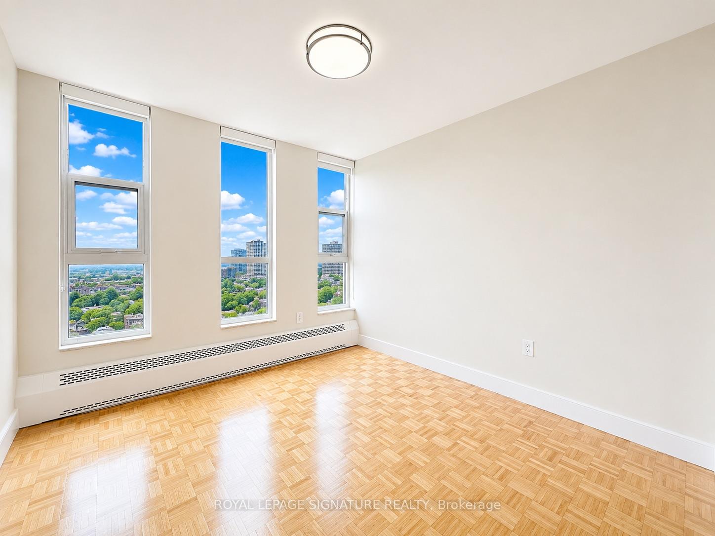 Photo 5 of Unit 410, 666 Spadina Avenue, Toronto, University — HOMEH