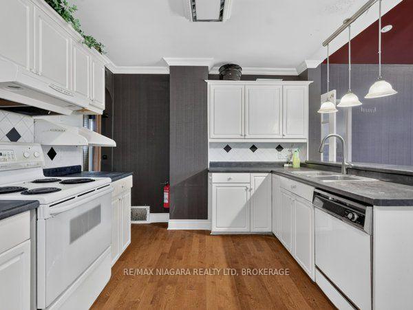 Photo 6 of 4758 Ryerson Crescent, Niagara Falls, Downtown — HOMEH