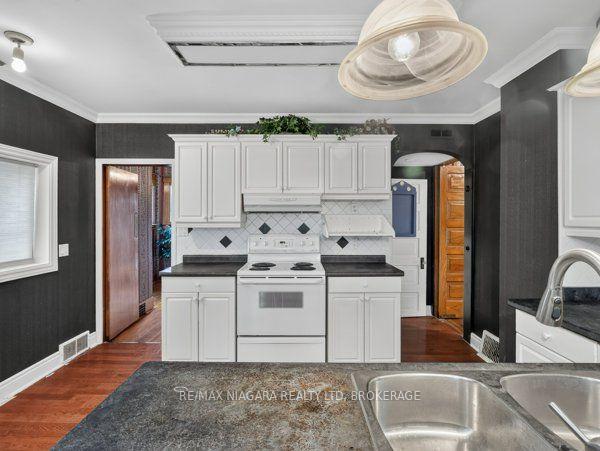 Photo 7 of 4758 Ryerson Crescent, Niagara Falls, Downtown — HOMEH