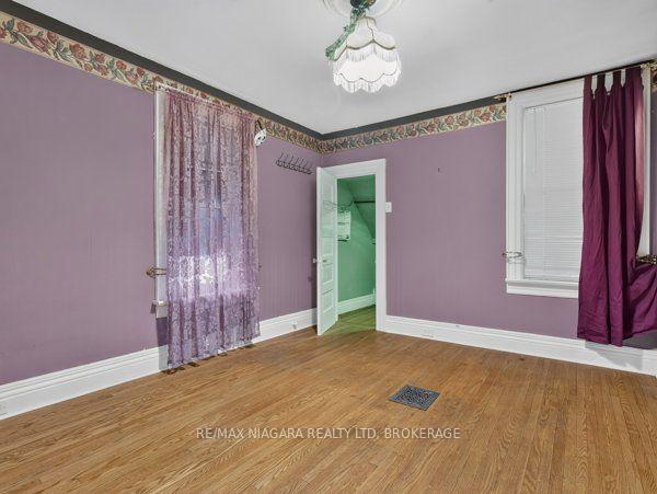 Photo 13 of 4758 Ryerson Crescent, Niagara Falls, Downtown — HOMEH