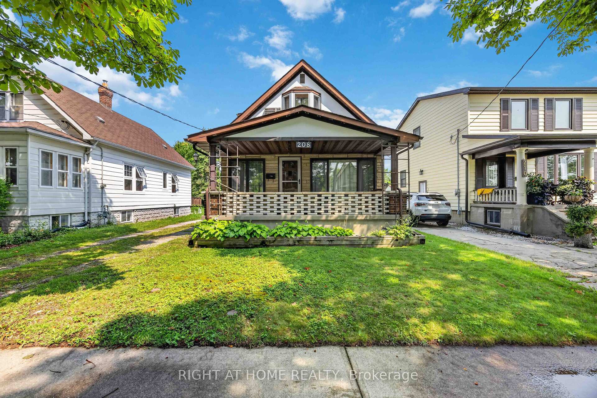 Photo of 208 Ross Avenue