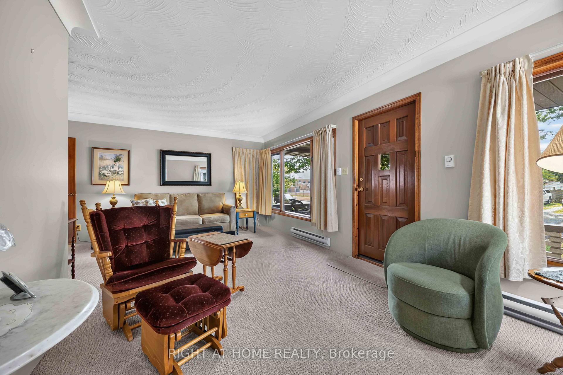 Photo 3 of 208 Ross Avenue, Sarnia — HOMEH