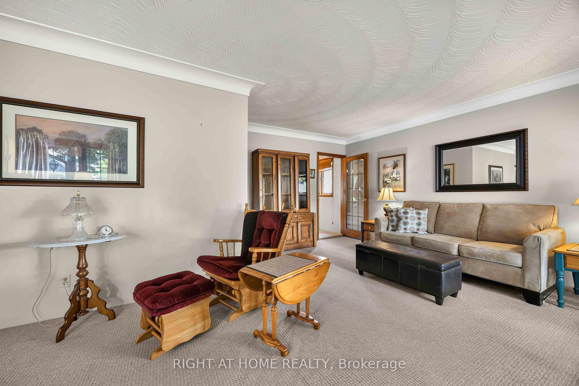 Photo 6 of 208 Ross Avenue, Sarnia — HOMEH