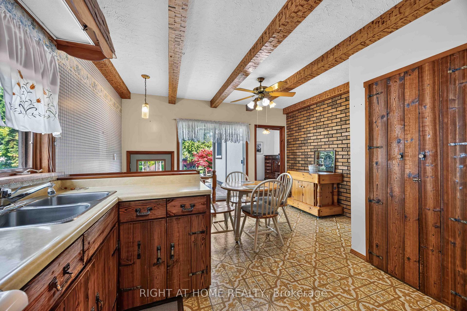 Photo 12 of 208 Ross Avenue, Sarnia — HOMEH