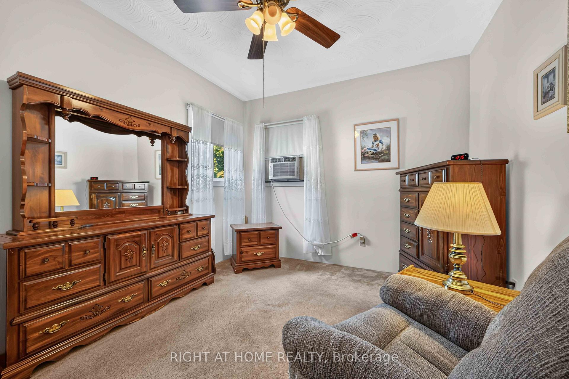 Photo 15 of 208 Ross Avenue, Sarnia — HOMEH