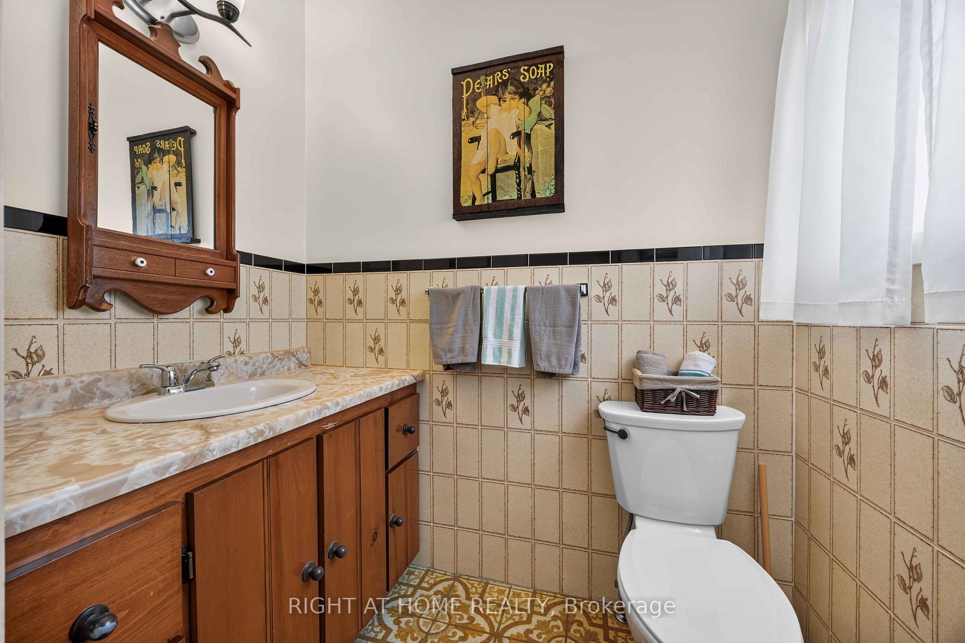 Photo 16 of 208 Ross Avenue, Sarnia — HOMEH