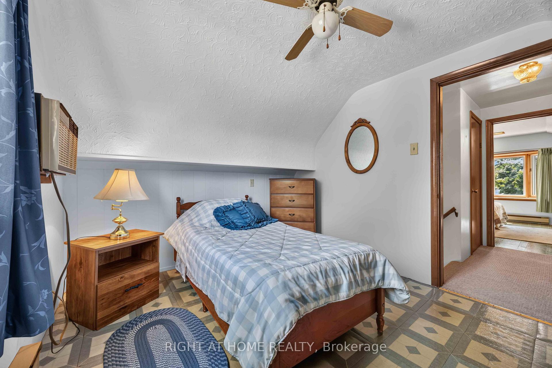 Photo 17 of 208 Ross Avenue, Sarnia — HOMEH