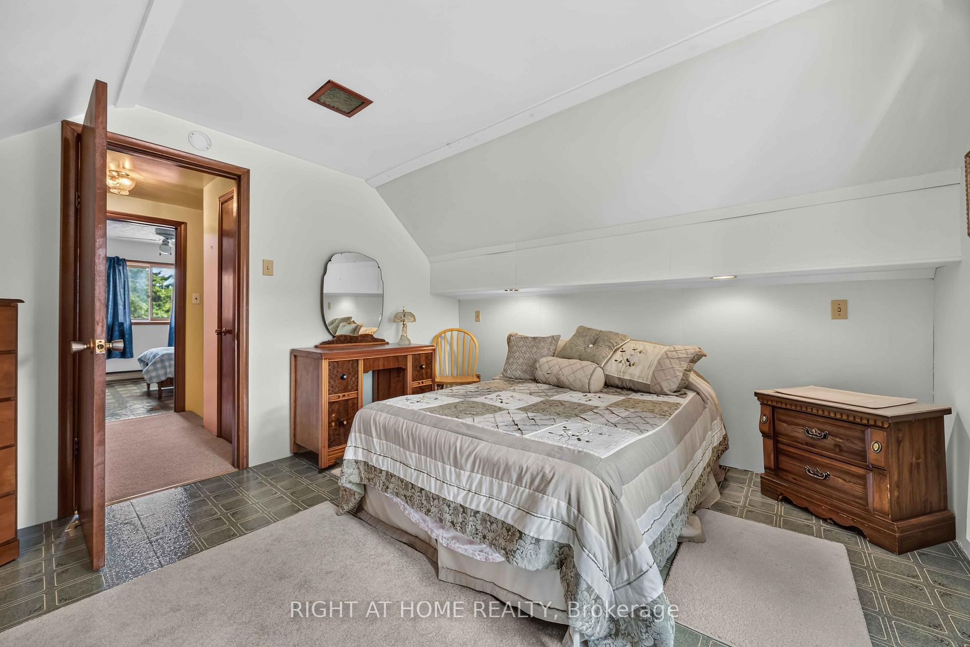 Photo 20 of 208 Ross Avenue, Sarnia — HOMEH