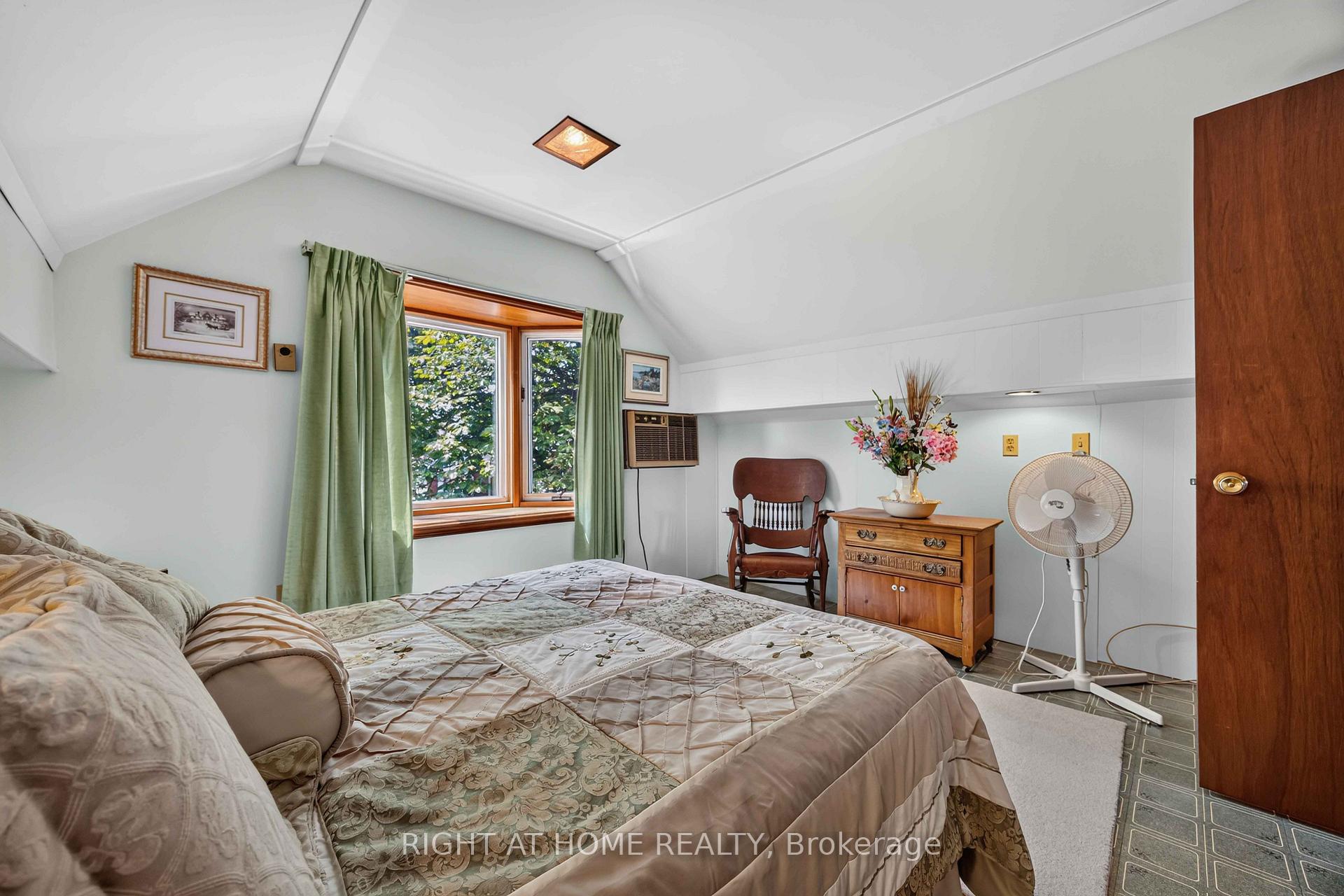 Photo 21 of 208 Ross Avenue, Sarnia — HOMEH
