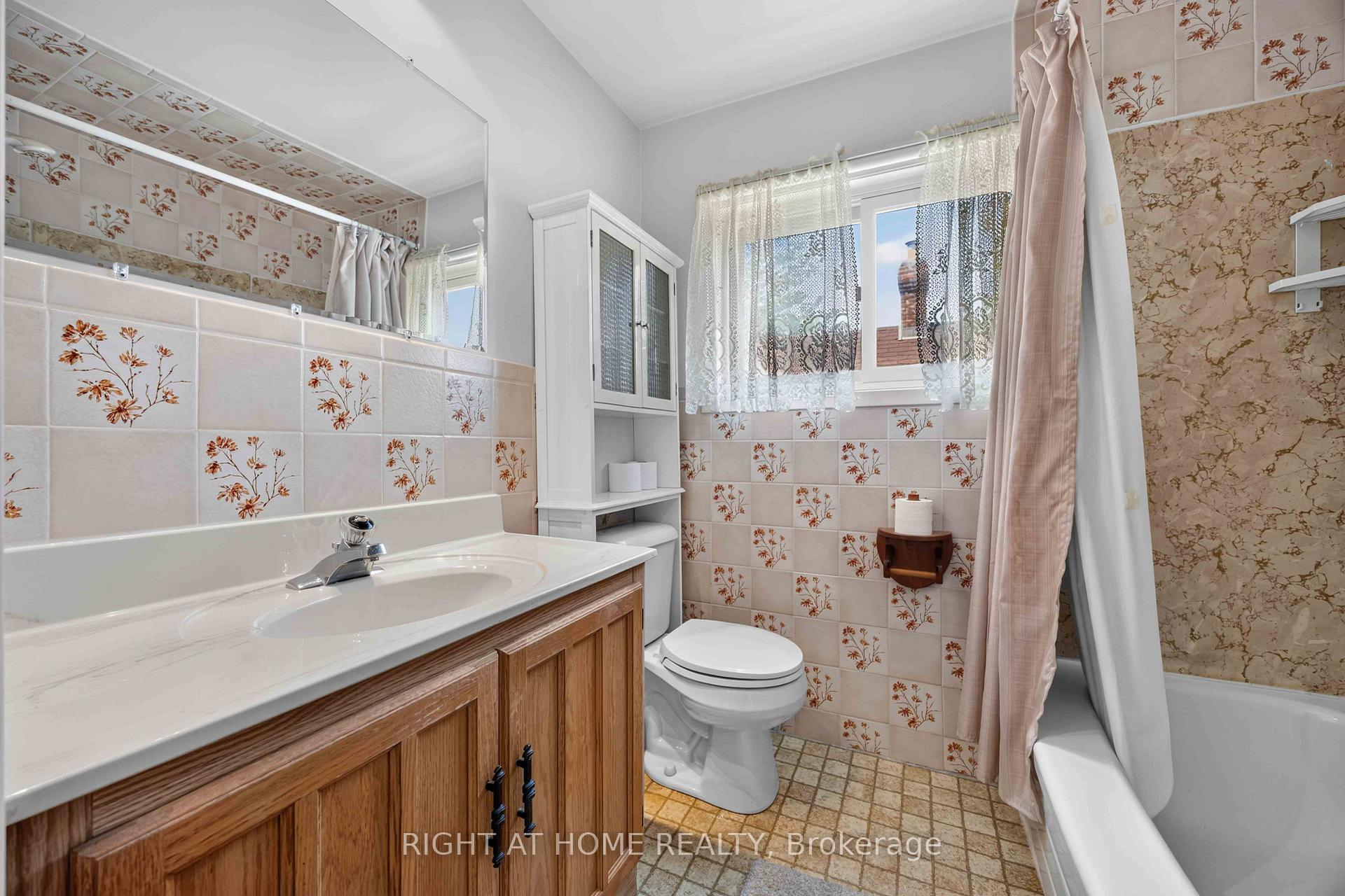 Photo 22 of 208 Ross Avenue, Sarnia — HOMEH