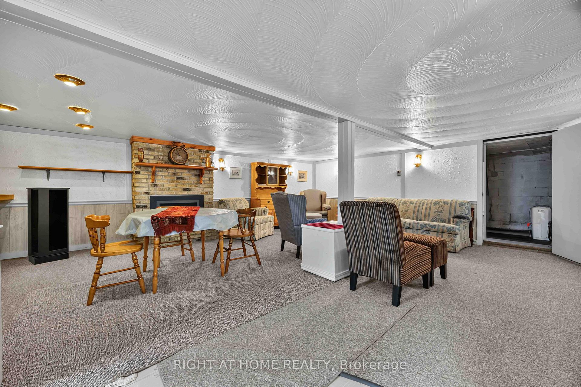 Photo 23 of 208 Ross Avenue, Sarnia — HOMEH