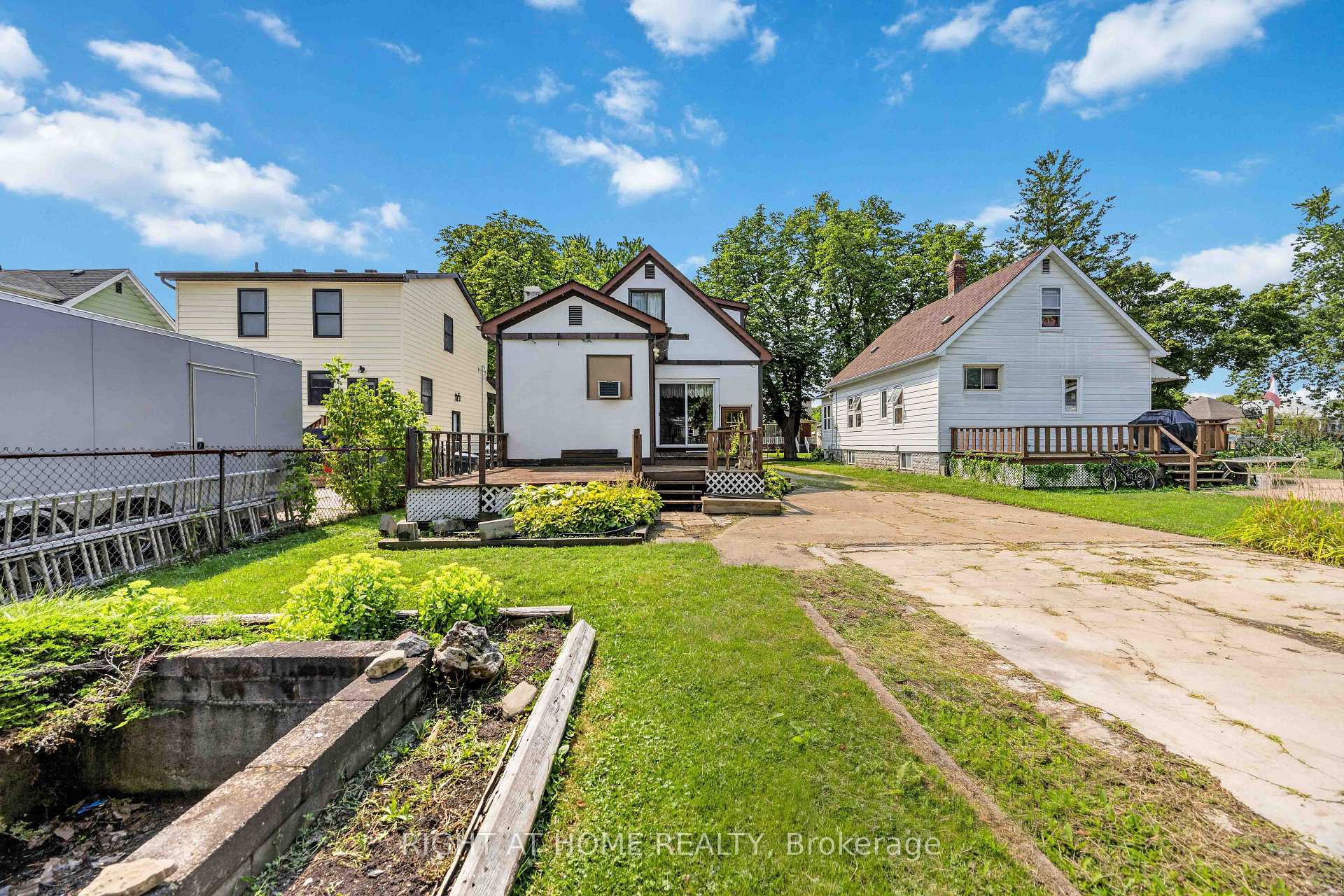 Photo 28 of 208 Ross Avenue, Sarnia — HOMEH