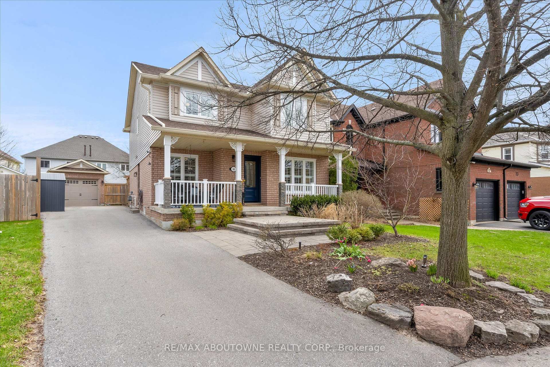 Photo 3 of 84 Fellowes Crescent, Hamilton, Waterdown — HOMEH