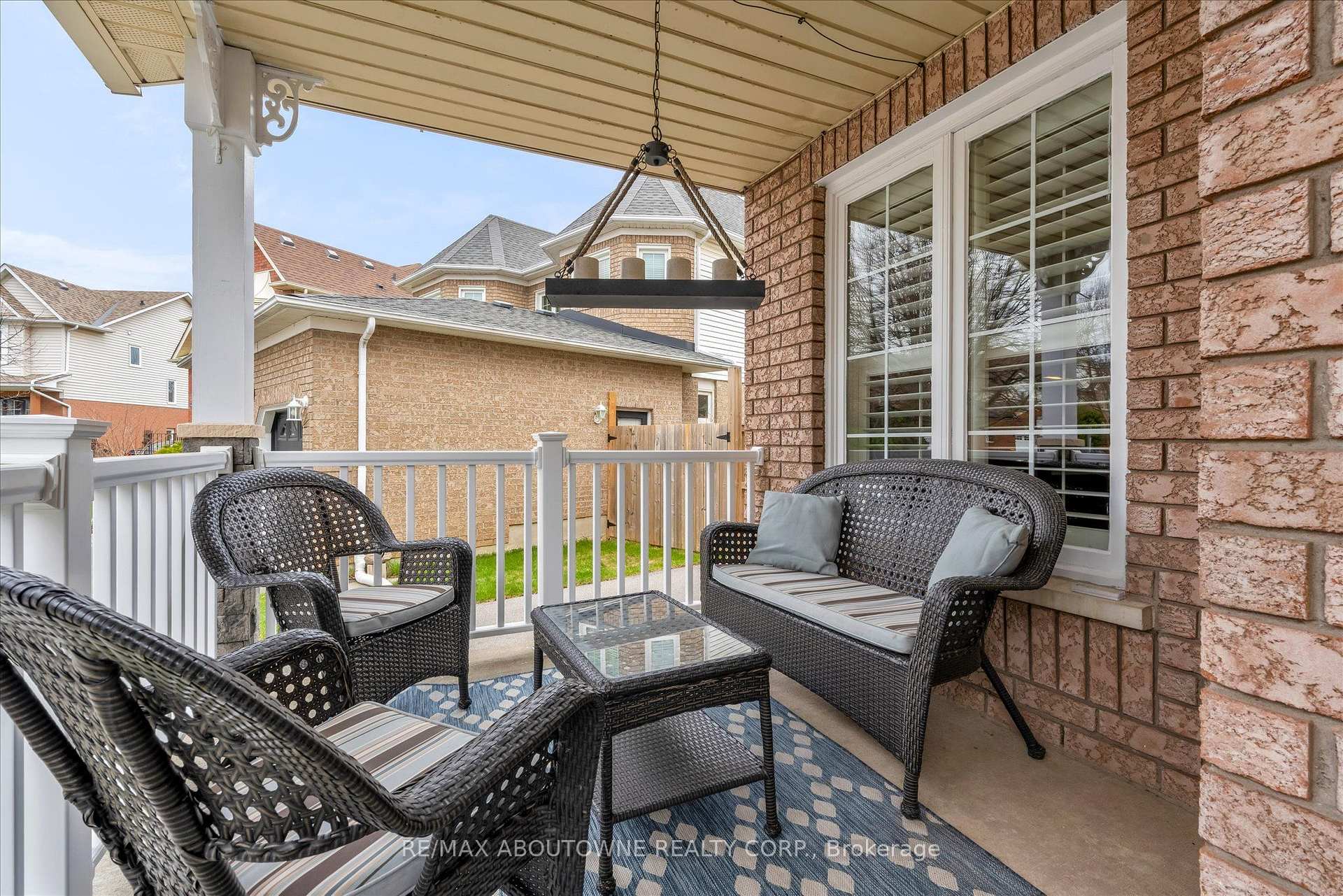 Photo 4 of 84 Fellowes Crescent, Hamilton, Waterdown — HOMEH