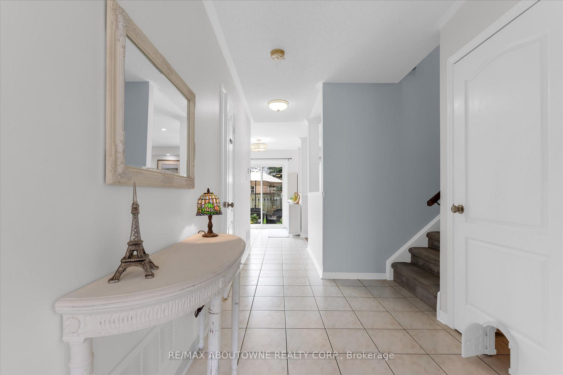 Photo 6 of 84 Fellowes Crescent, Hamilton, Waterdown — HOMEH