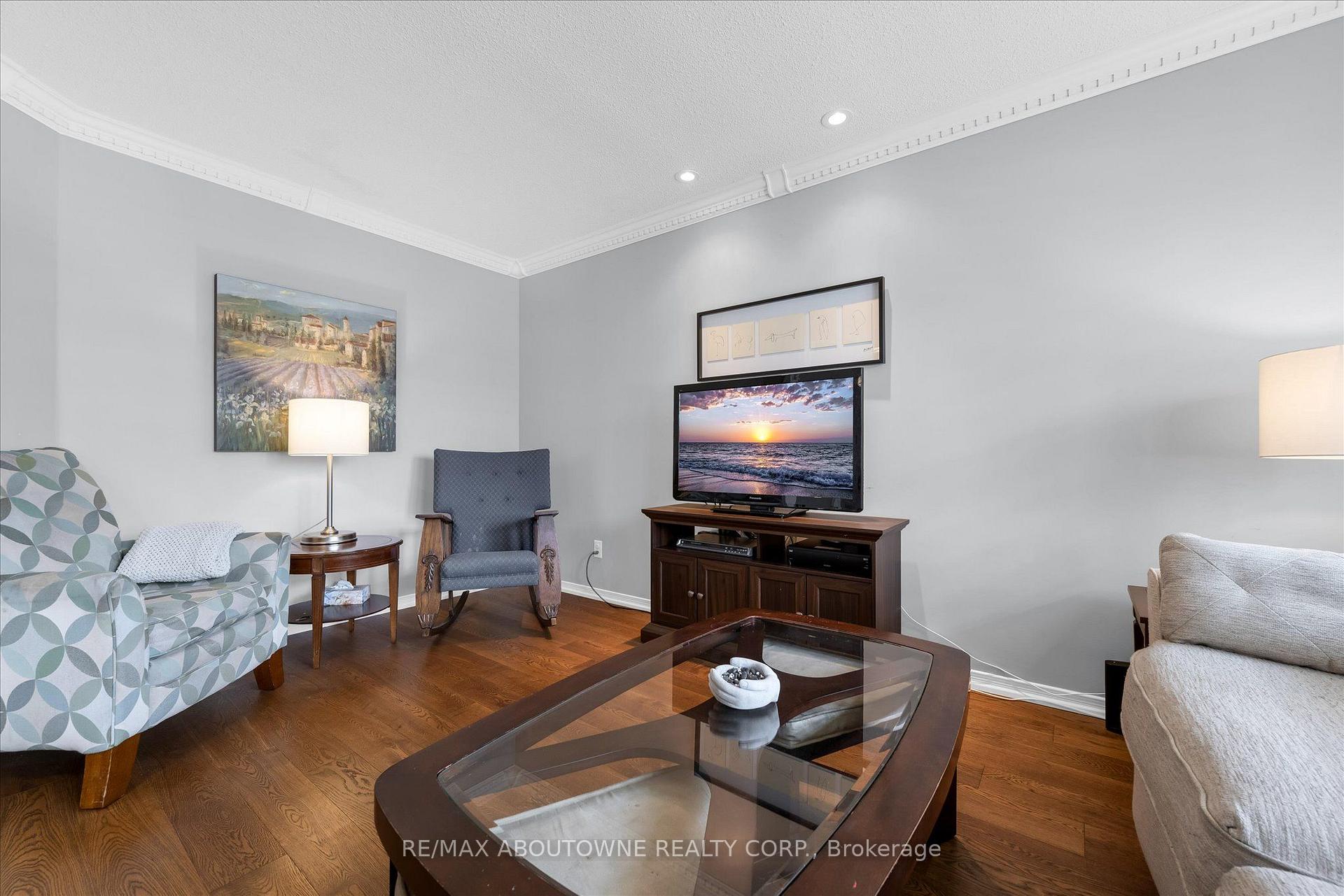 Photo 8 of 84 Fellowes Crescent, Hamilton, Waterdown — HOMEH