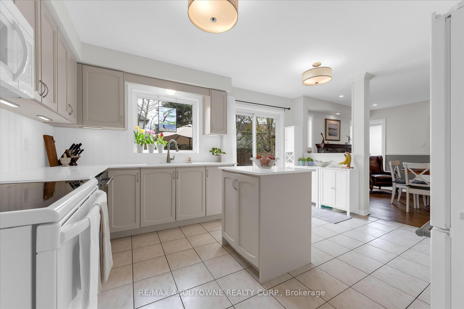 Photo 10 of 84 Fellowes Crescent, Hamilton, Waterdown — HOMEH