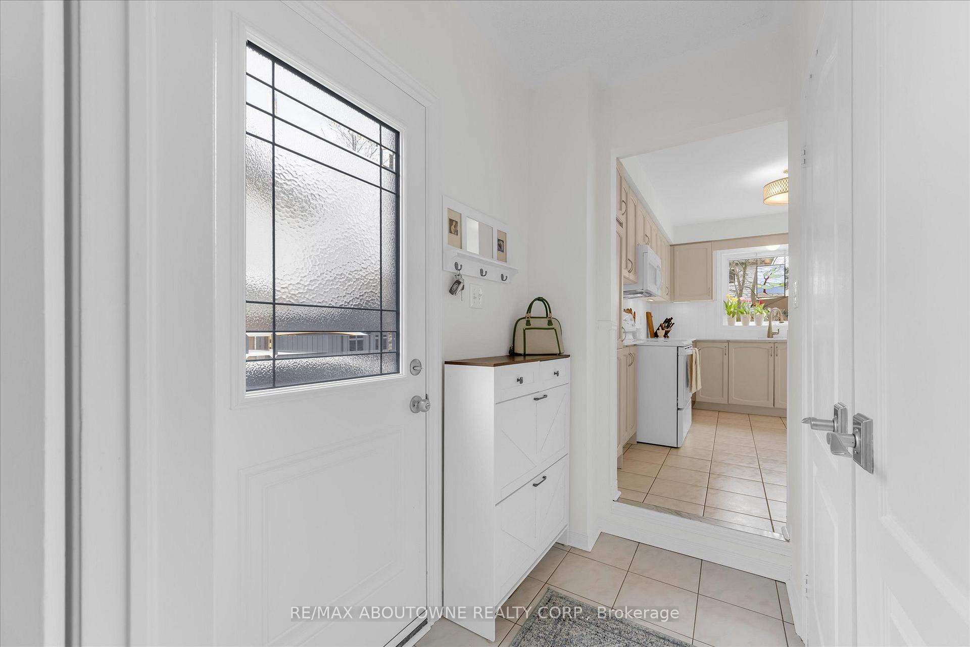 Photo 17 of 84 Fellowes Crescent, Hamilton, Waterdown — HOMEH