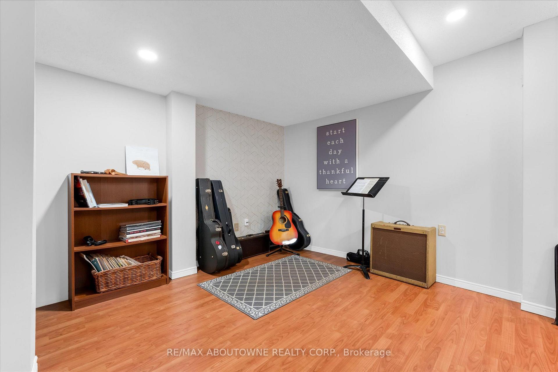 Photo 33 of 84 Fellowes Crescent, Hamilton, Waterdown — HOMEH