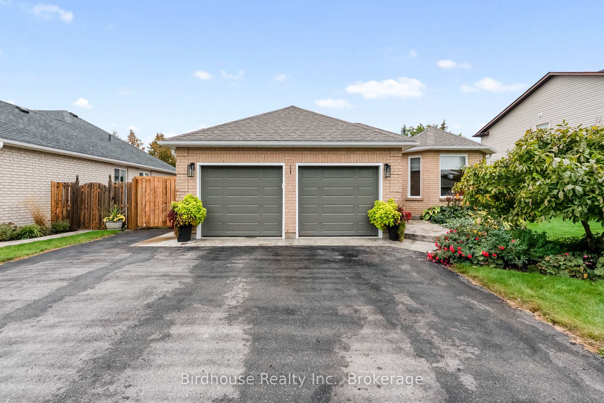 Photo 1 of 25 Kirkconnell Road, Kawartha Lakes, Lindsay — HOMEH