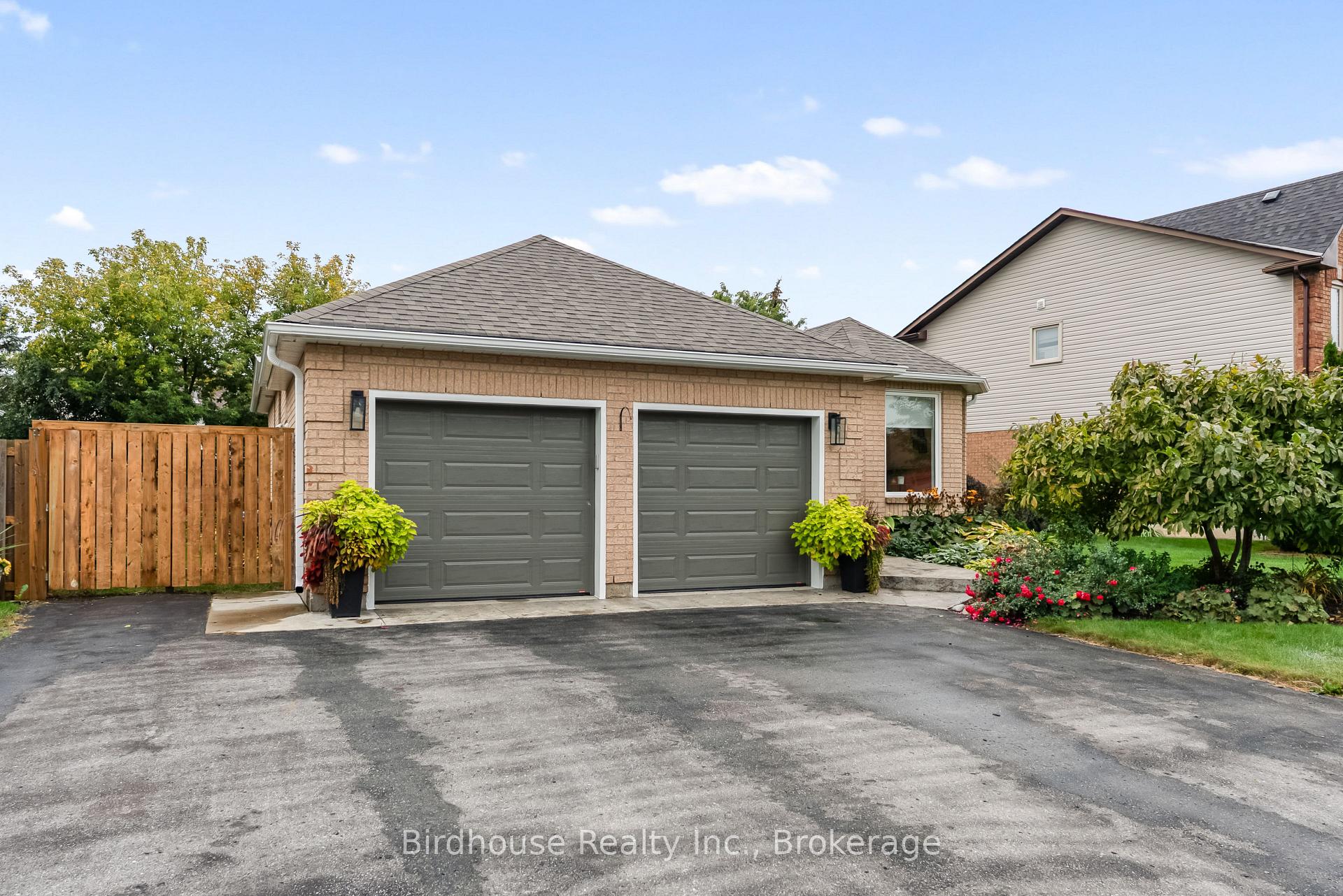 Photo 2 of 25 Kirkconnell Road, Kawartha Lakes, Lindsay — HOMEH