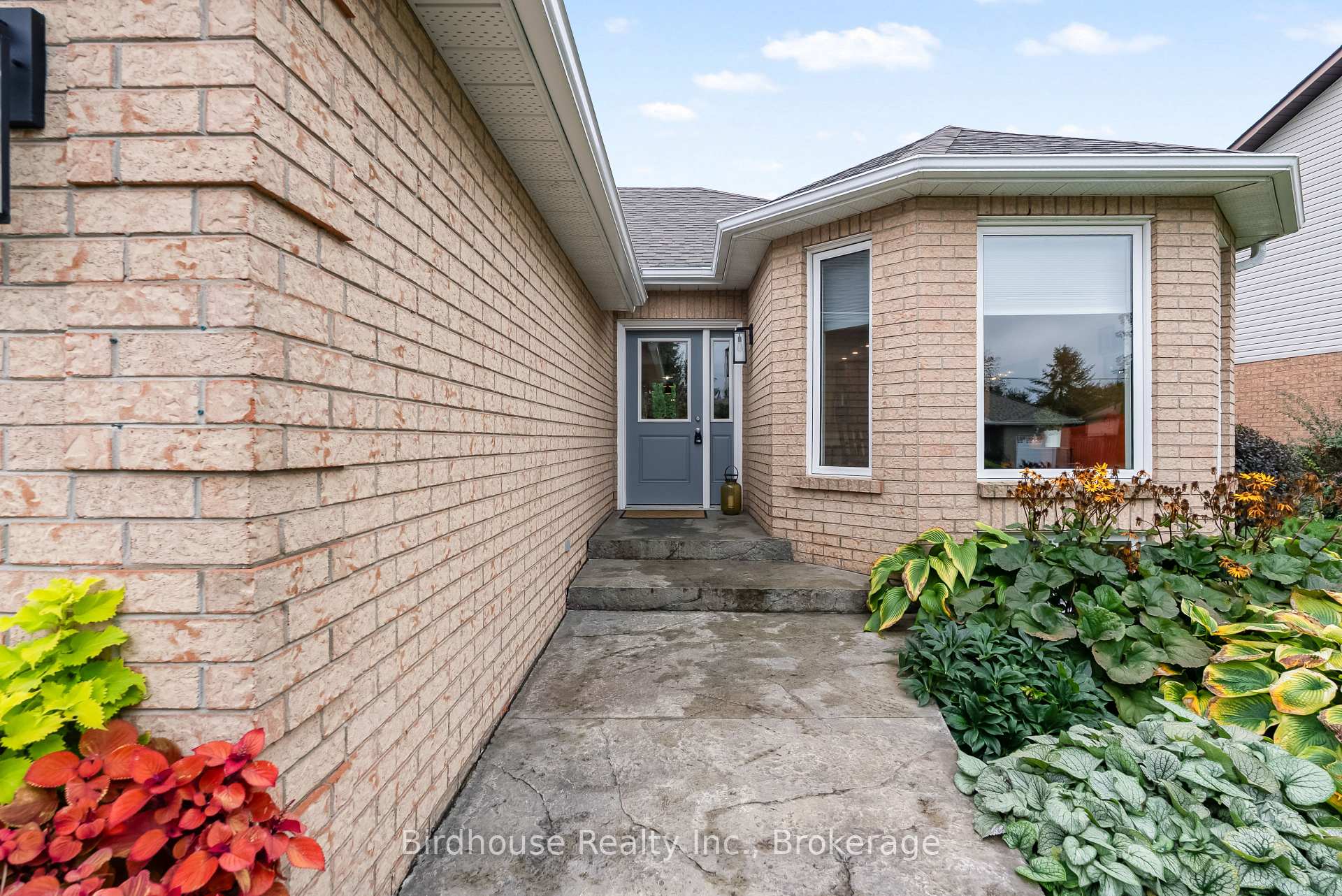 Photo 4 of 25 Kirkconnell Road, Kawartha Lakes, Lindsay — HOMEH
