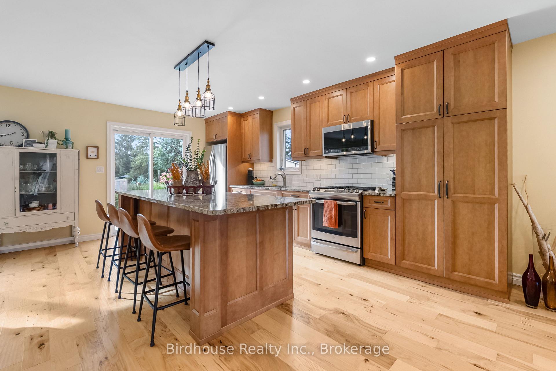 Photo 6 of 25 Kirkconnell Road, Kawartha Lakes, Lindsay — HOMEH