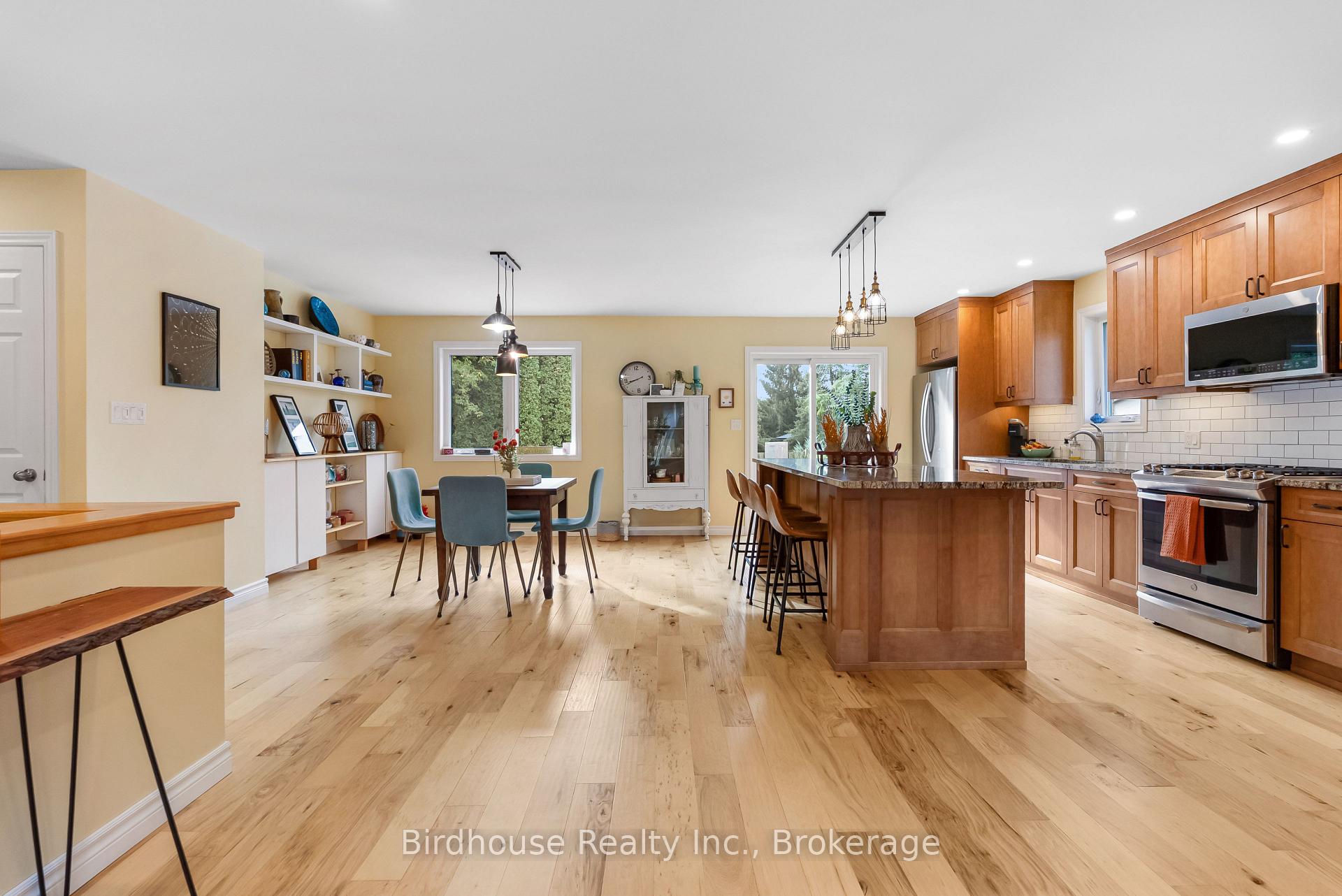 Photo 8 of 25 Kirkconnell Road, Kawartha Lakes, Lindsay — HOMEH