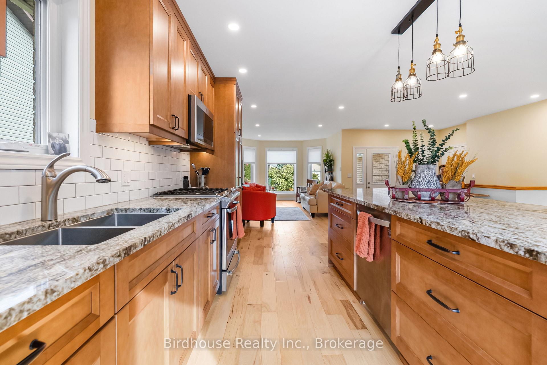 Photo 9 of 25 Kirkconnell Road, Kawartha Lakes, Lindsay — HOMEH