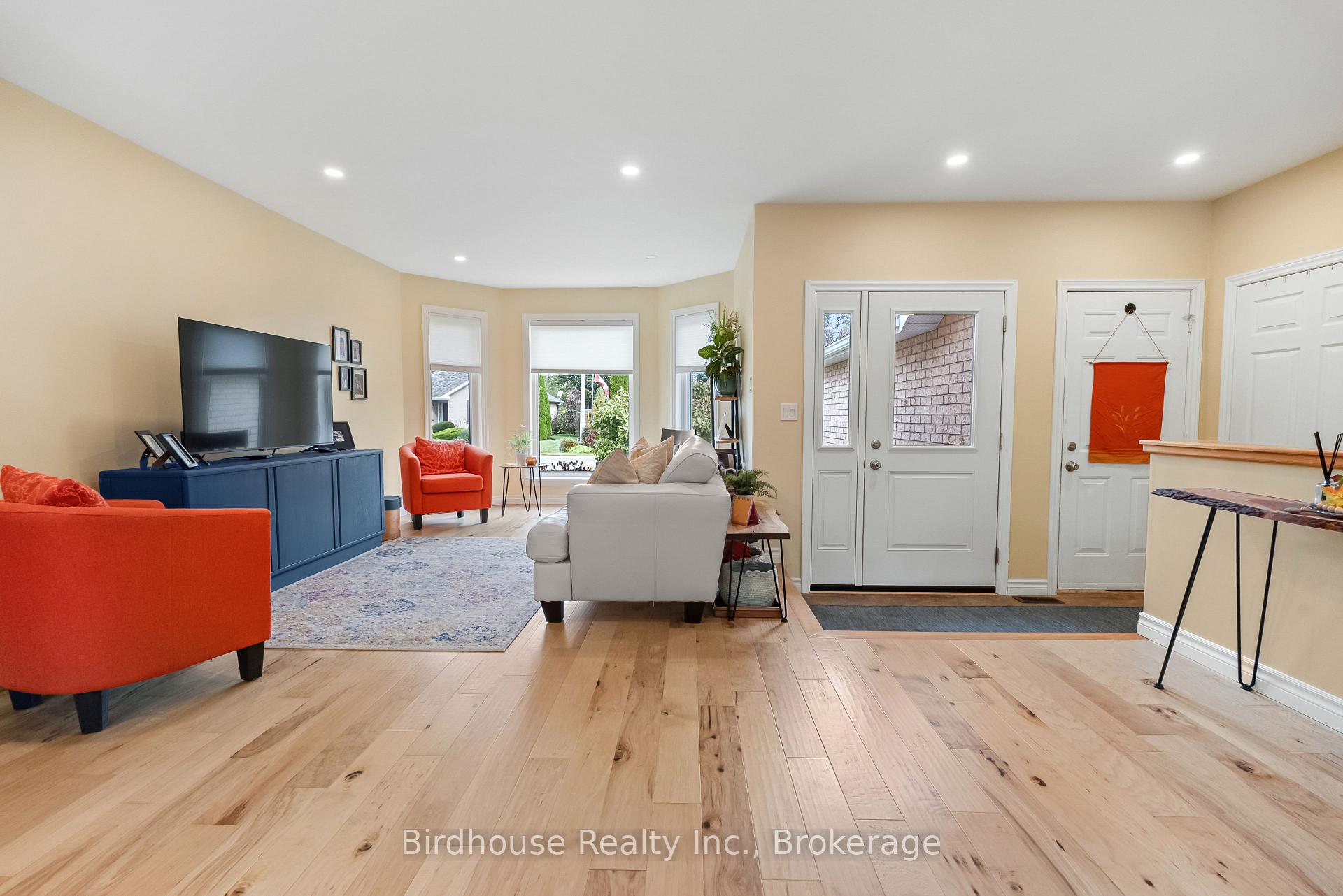 Photo 11 of 25 Kirkconnell Road, Kawartha Lakes, Lindsay — HOMEH