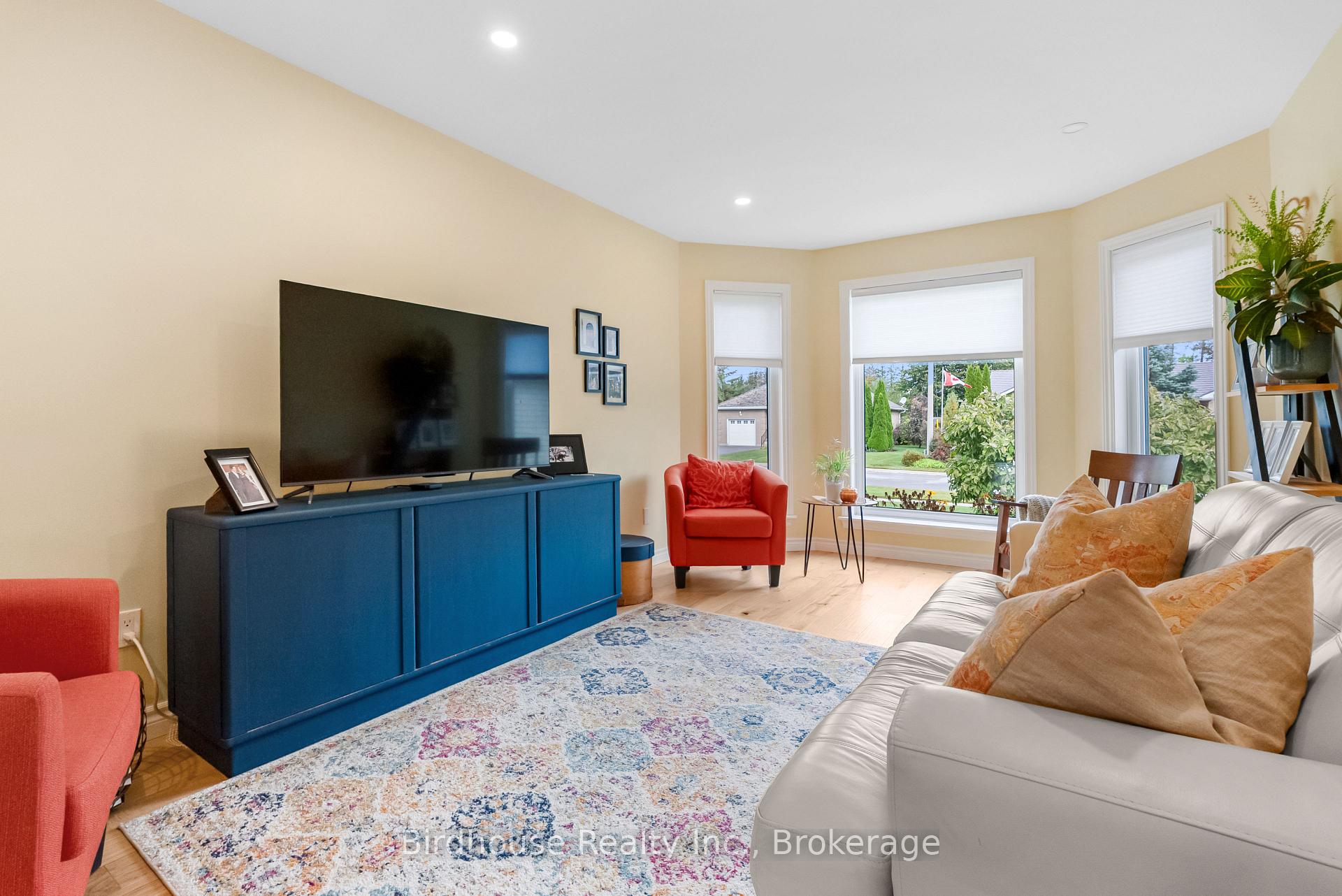 Photo 12 of 25 Kirkconnell Road, Kawartha Lakes, Lindsay — HOMEH