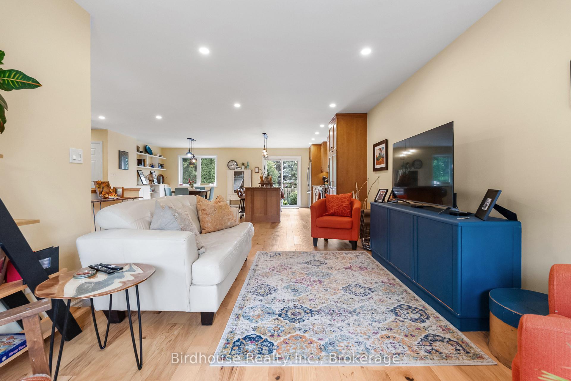 Photo 13 of 25 Kirkconnell Road, Kawartha Lakes, Lindsay — HOMEH