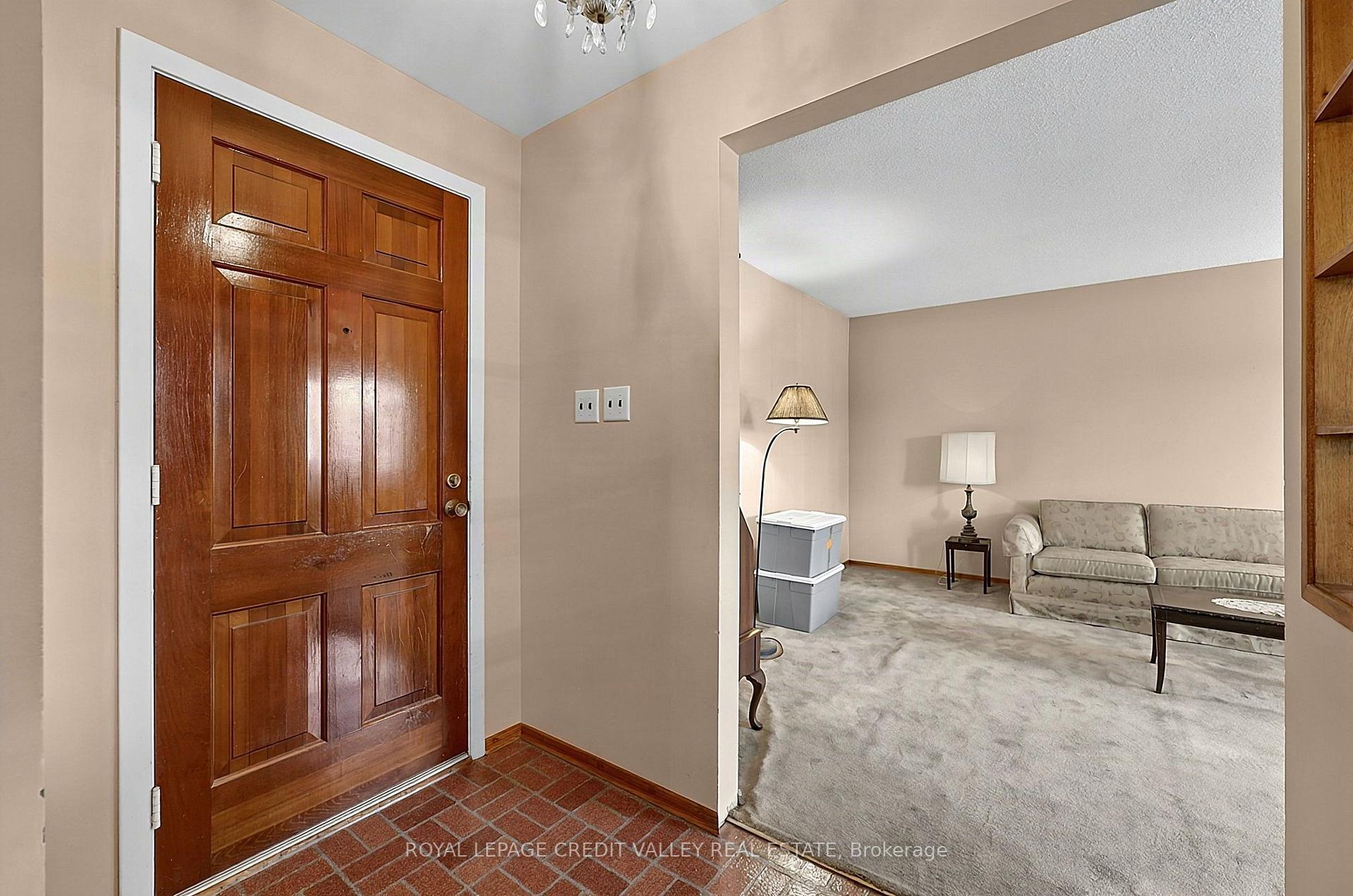 Photo 8 of 30 Palgrave Crescent, Brampton, Brampton East — HOMEH