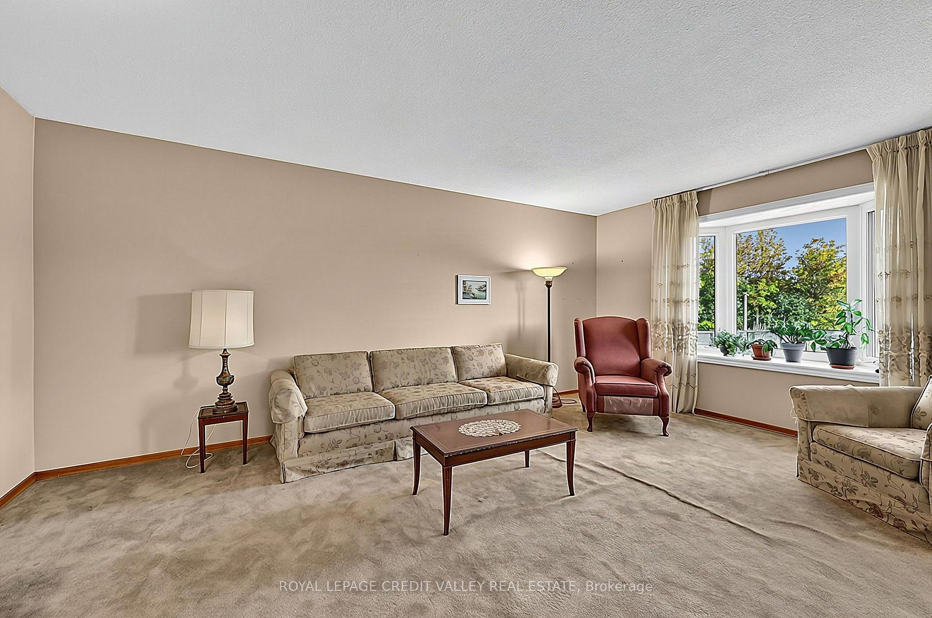 Photo 10 of 30 Palgrave Crescent, Brampton, Brampton East — HOMEH
