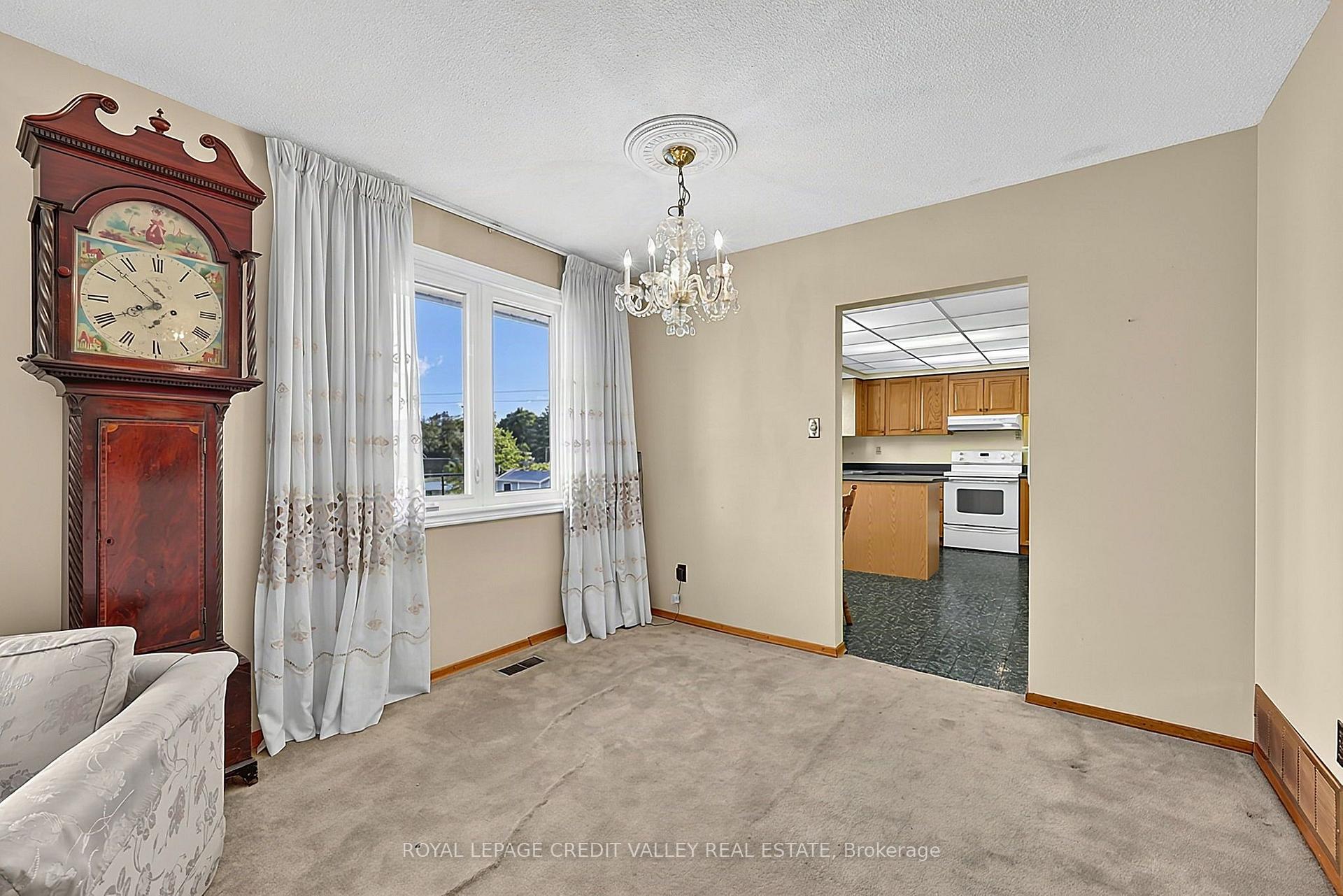 Photo 13 of 30 Palgrave Crescent, Brampton, Brampton East — HOMEH