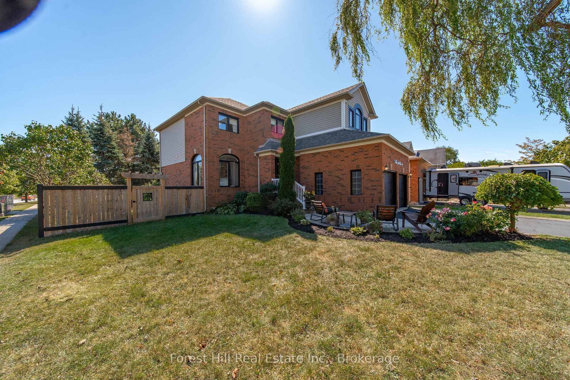Photo 4 of 65 Heathfield Crescent, Hamilton, Waterdown — HOMEH