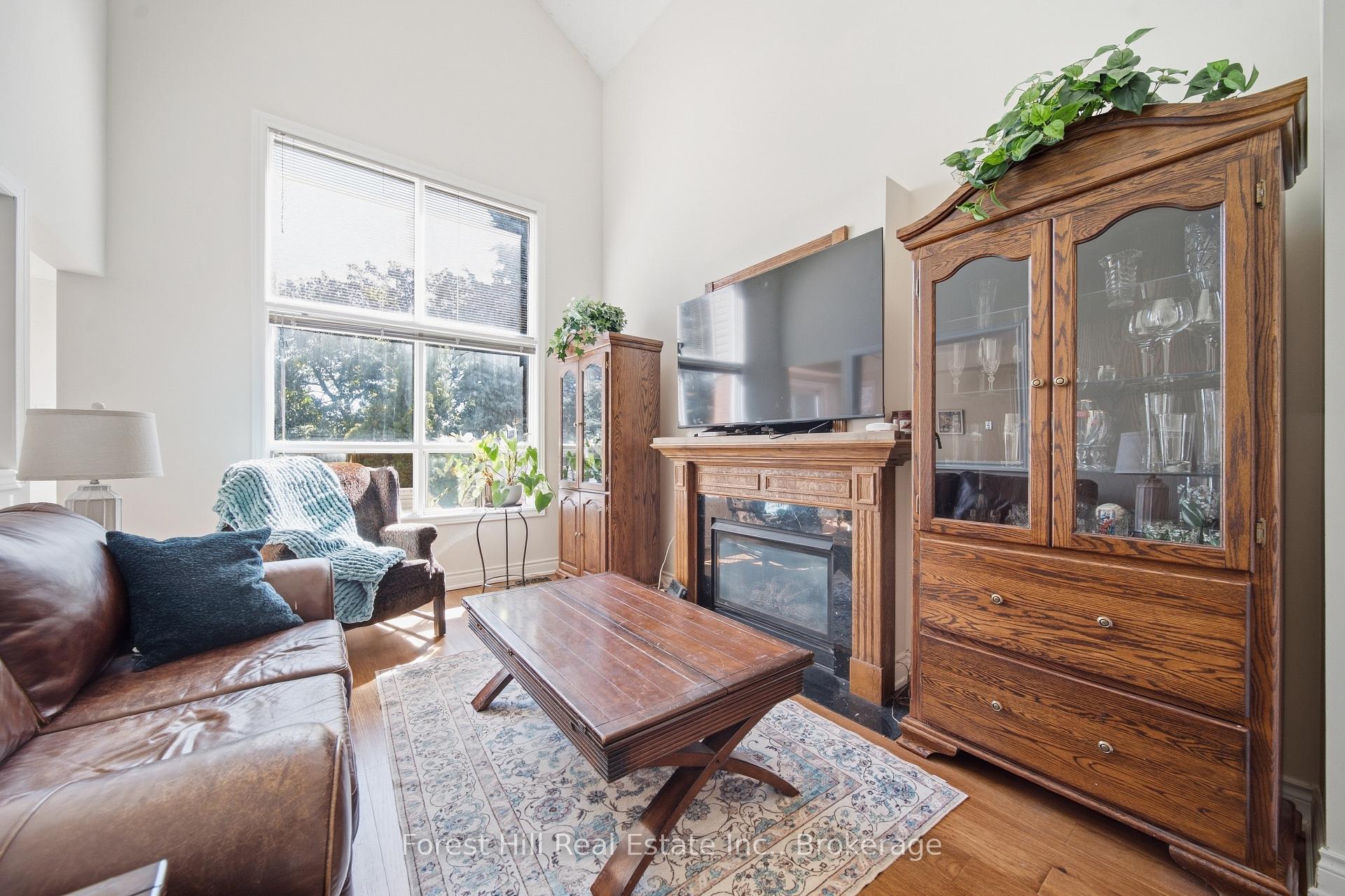 Photo 10 of 65 Heathfield Crescent, Hamilton, Waterdown — HOMEH