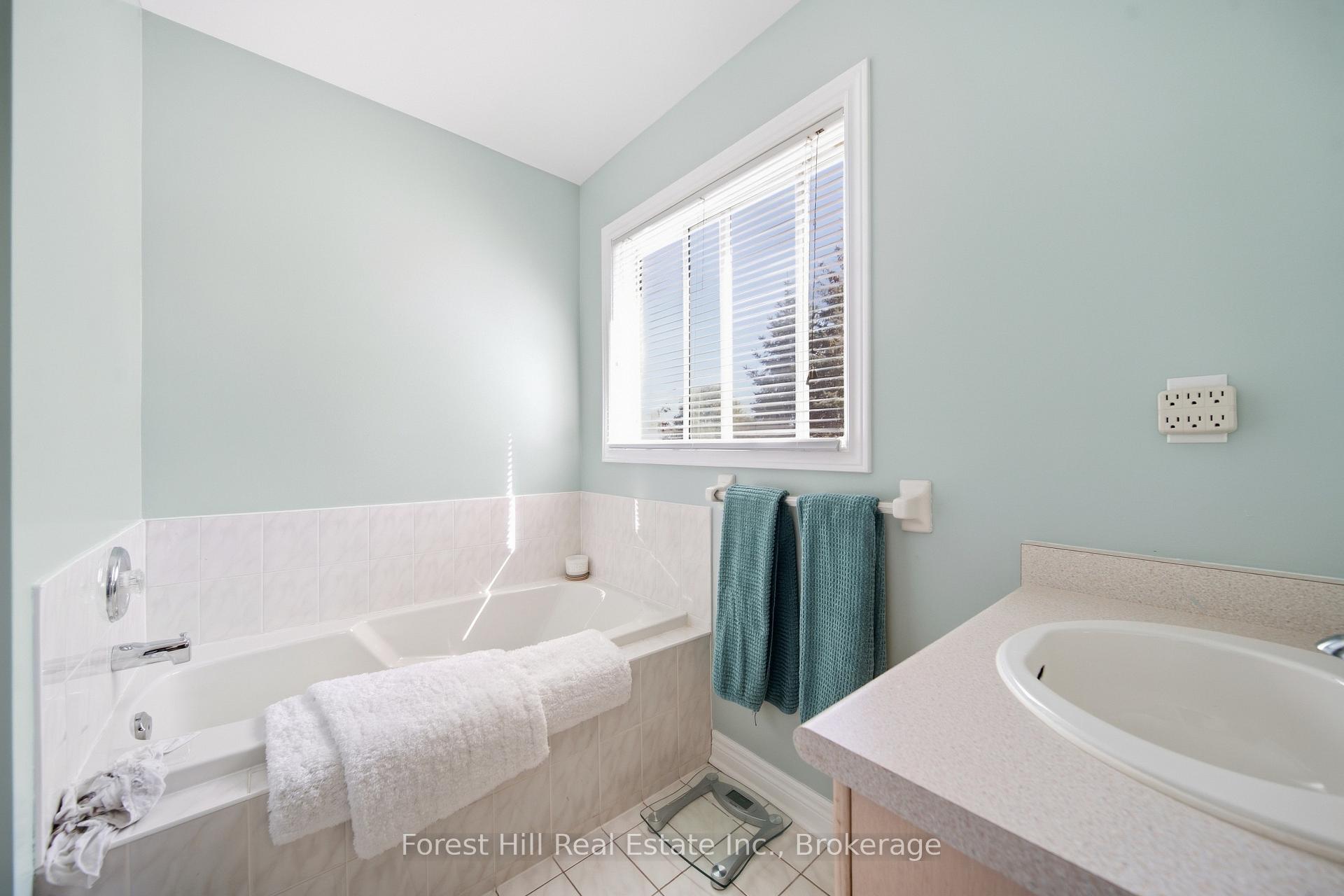 Photo 28 of 65 Heathfield Crescent, Hamilton, Waterdown — HOMEH
