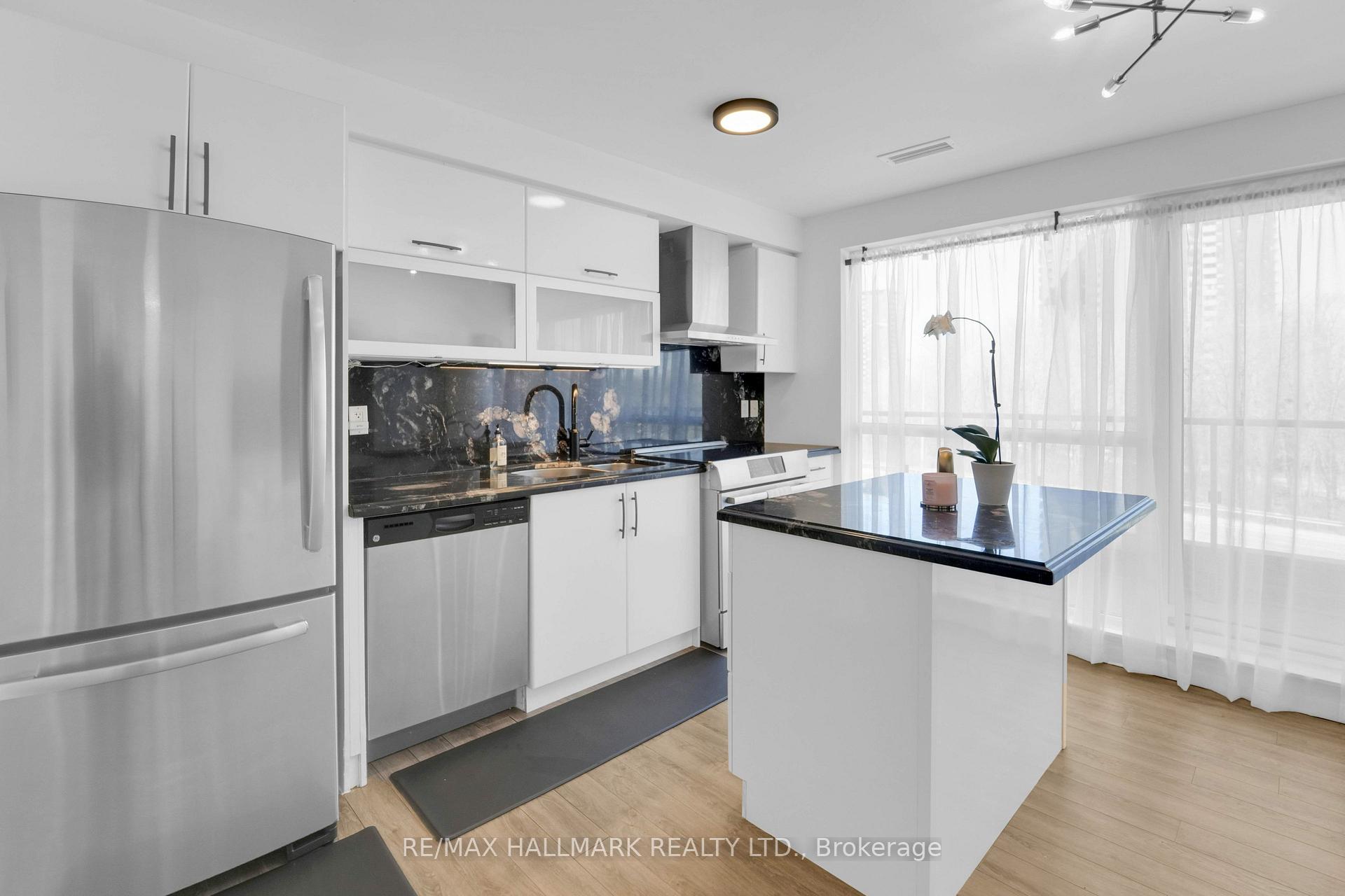 Photo 6 of Unit 207, 2015 Sheppard Avenue E, North York, Henry Farm — HOMEH
