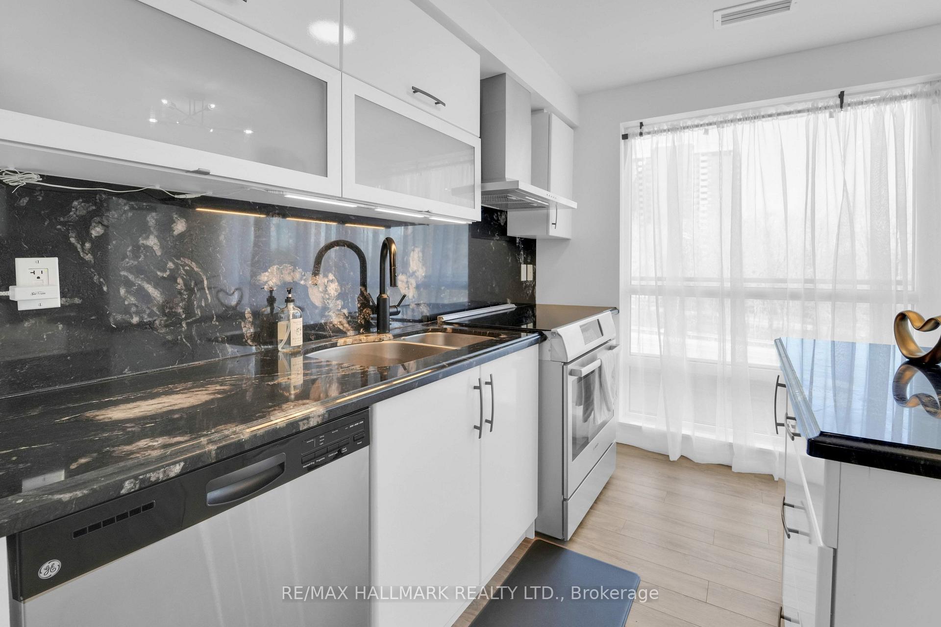 Photo 7 of Unit 207, 2015 Sheppard Avenue E, North York, Henry Farm — HOMEH